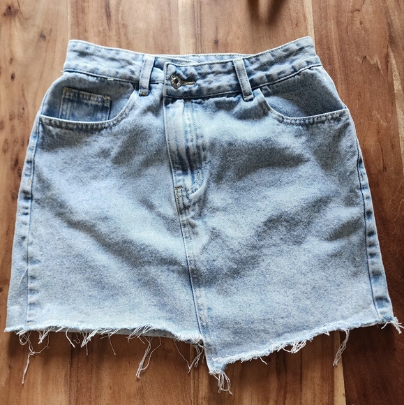 2/20$ Shein light blue washed asymmetric mini jeans skirt, size XS - Picture 5 of 13